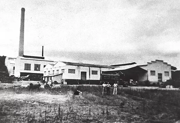 Foto antiga da fábrica Suzano
