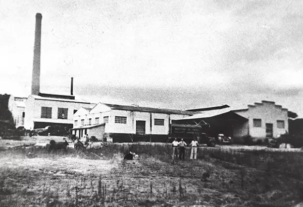 Foto antiga da fábrica Suzano