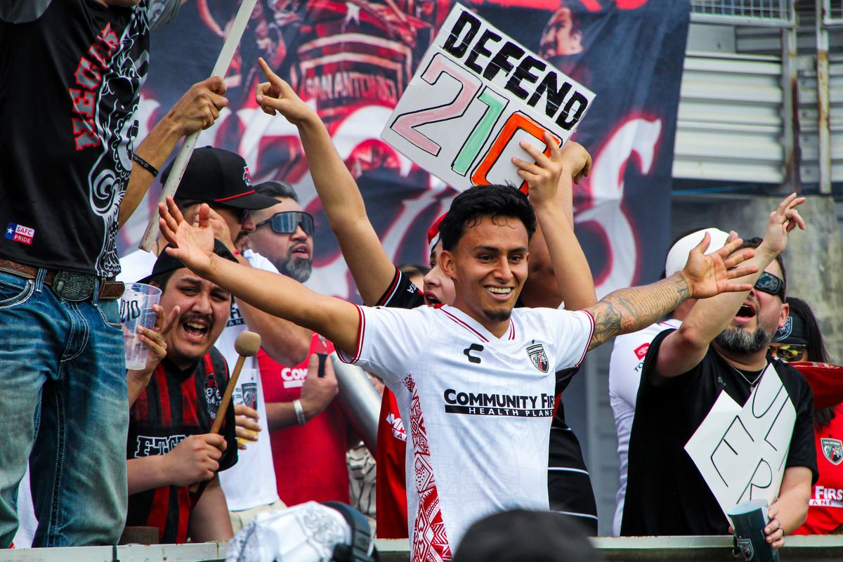 SAFC stays hot, blanks Lexington to climb West