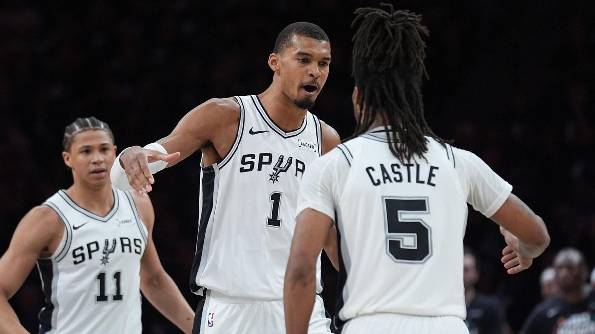 Spurs stampede past Wolves, punch ticket to West finals