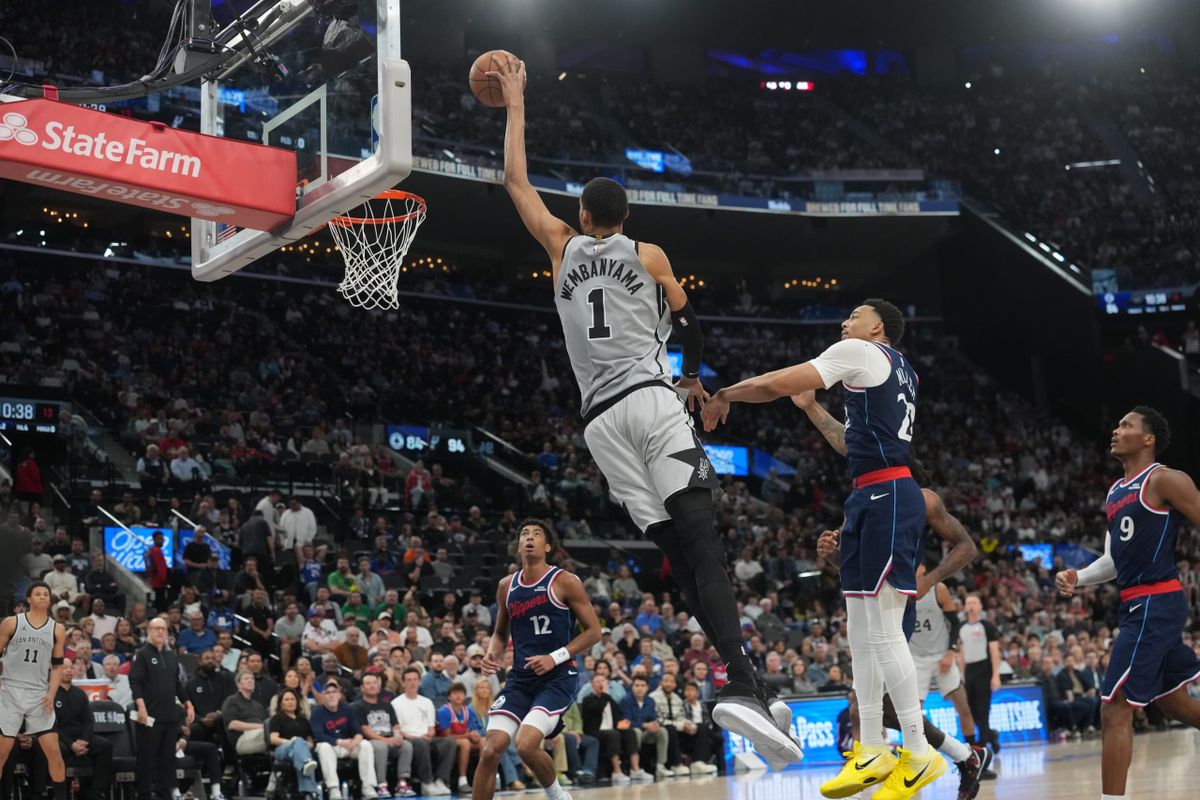 Spurs escape late surge, edge Clippers 119-115 in rollercoaster win