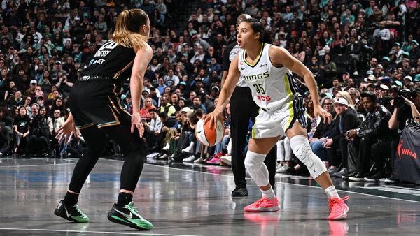 Wings spoil Ionescu’s return with barrage from Bueckers, Fudd