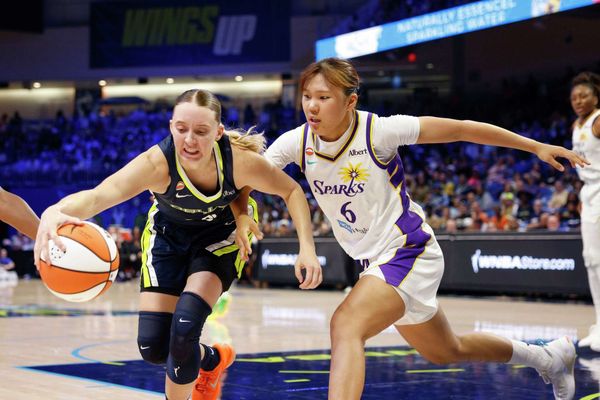 Wings extend win streak amid Bueckers injury scare