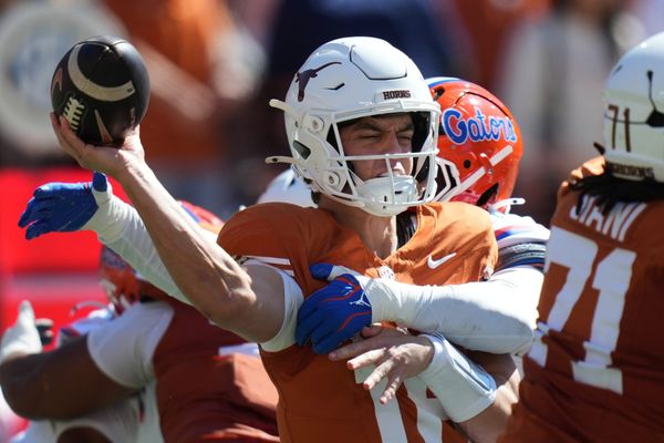 No. 7 Texas Collapses Against Florida, Falls 27-24 for Second Straight Loss