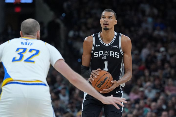 Spurs handle Pacers, 134-119, despite missing key pieces