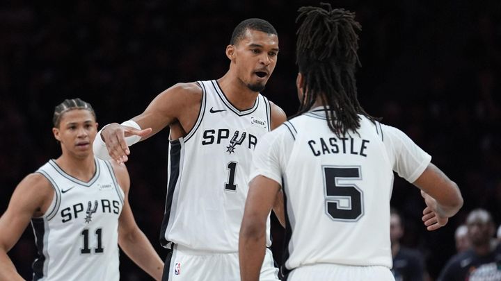 Spurs stampede past Wolves, punch ticket to West finals