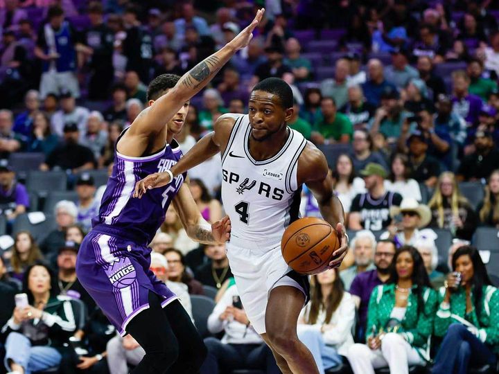 Spurs erupt from deep in 132-104 rout of Kings