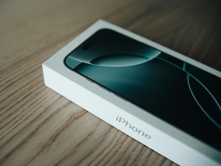 Sam-grozyan-iphone16-sm