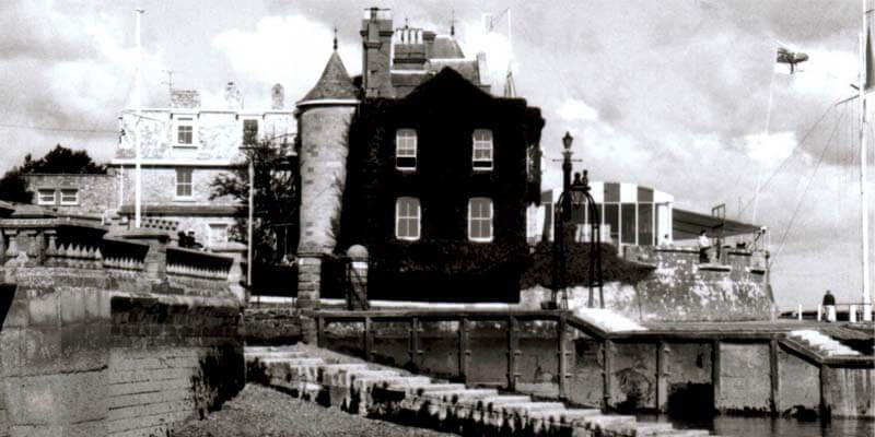 Photo image of Royal Yacht Squadron, Cowes. Isle of Wight.