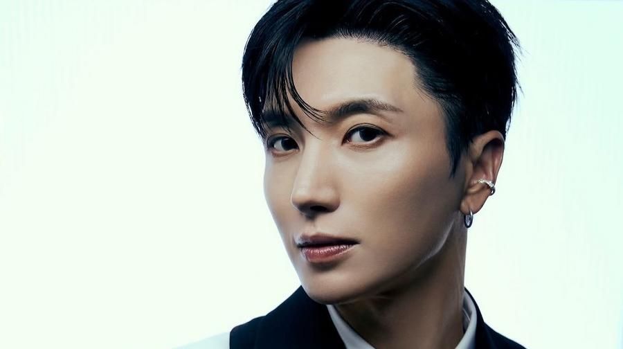 Super Junior Leeteuk Returns as Host for 35th Seoul Music Awards