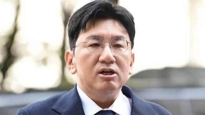 Prosecutors Reject Arrest Warrant for HYBE Chairman Bang Si-hyuk for Second Time