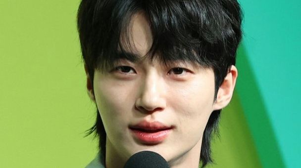 Byeon Woo-seok Issues Fresh Apology for 'Perfect Crown' Historical Controversy at Netflix Press Conference