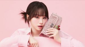 LE SSERAFIM Leader Kim Chaewon Takes Break from Schedules to Recover from Neck Pain