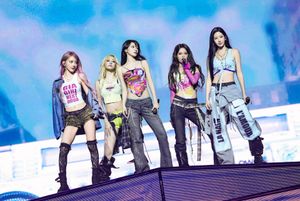 Le sserafim opens 'Pureflow' world tour in Incheon as five-member group; Chaewon returns after May hiatus