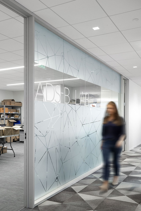 FlightAware's ADS-B Flight Tracking Network