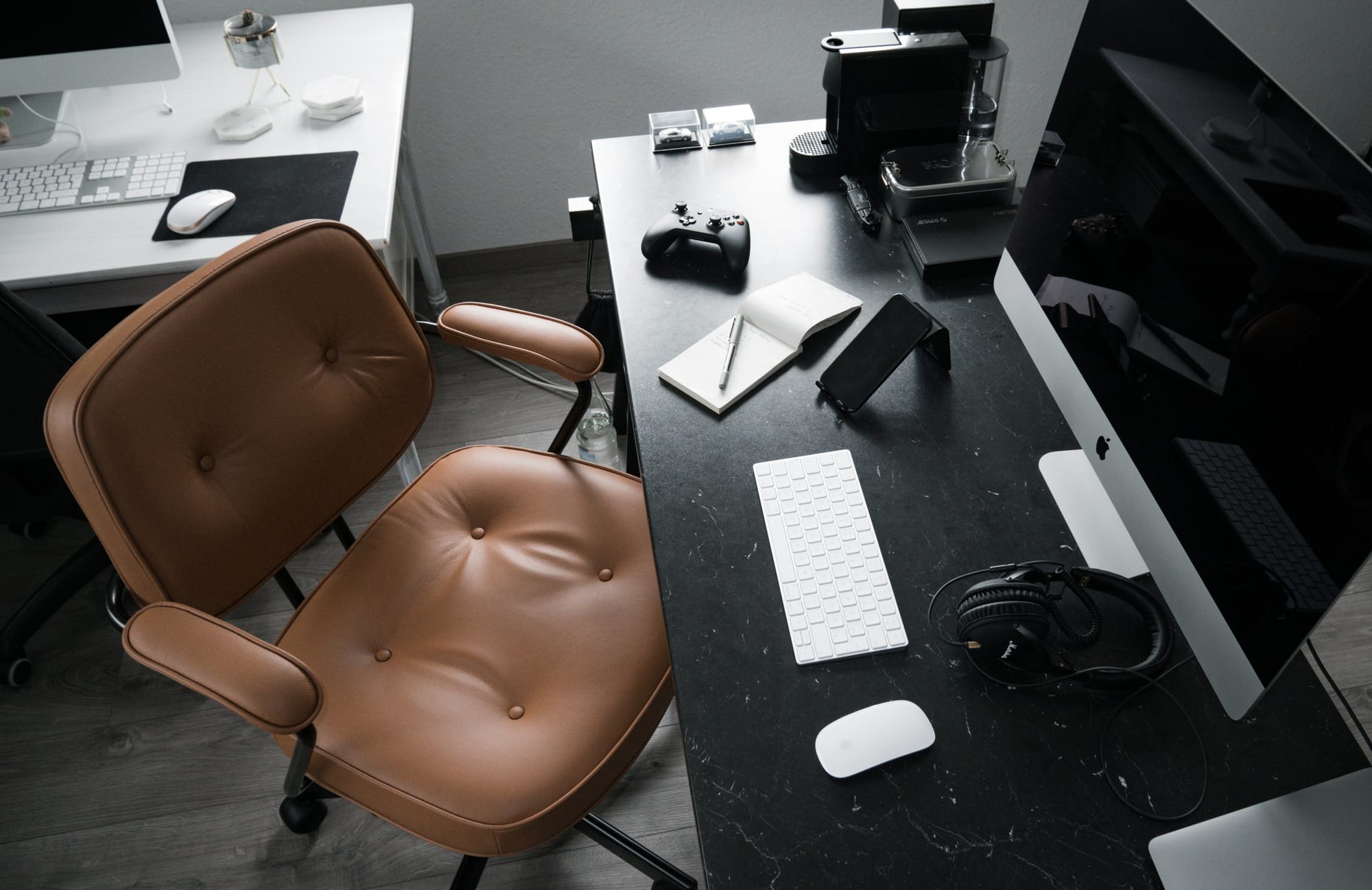 A home office chair and desk with an iMac on it.