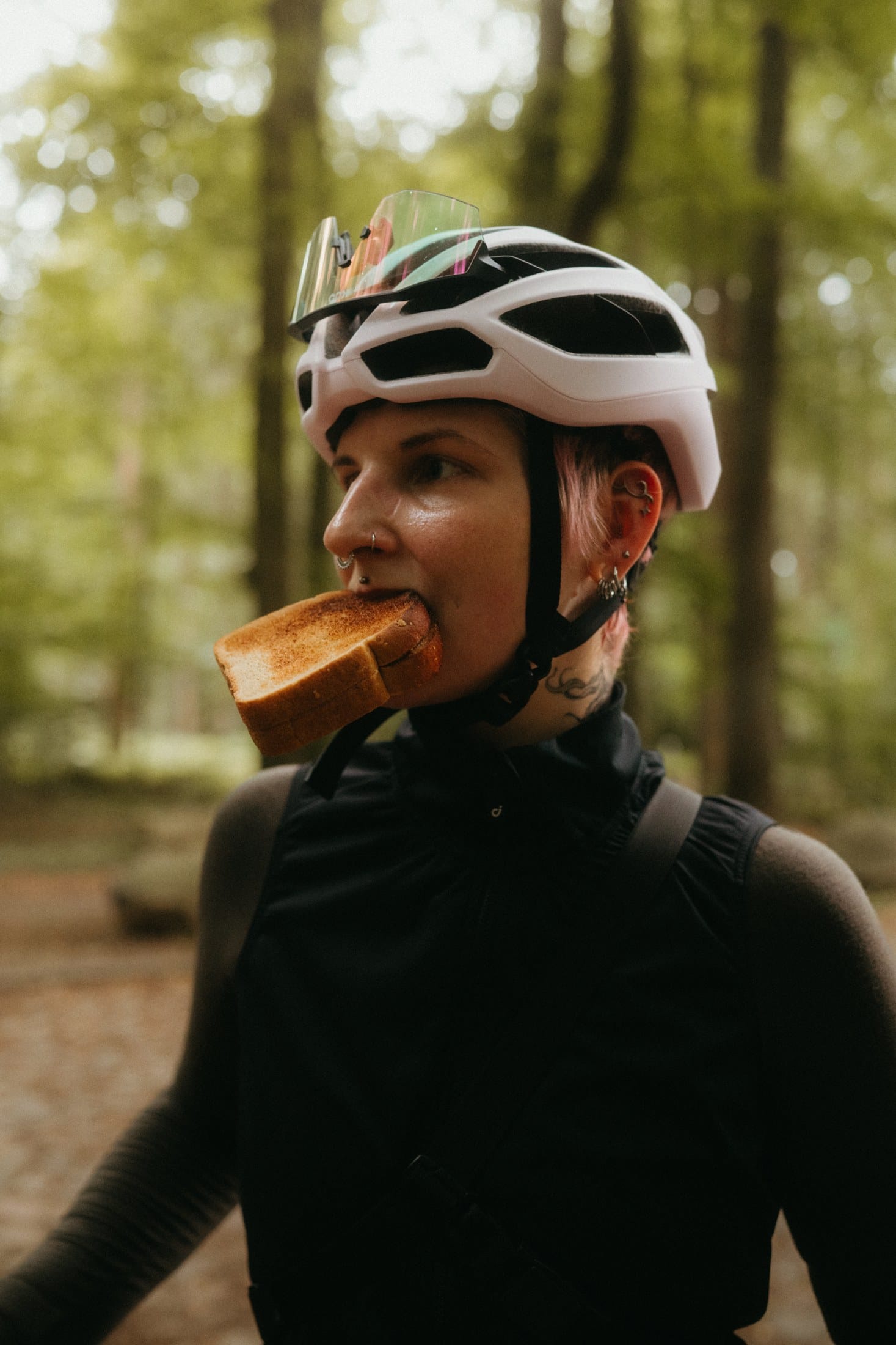 Jana with bread in her mouth during a stop