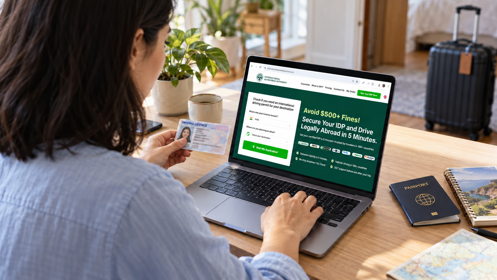 Viaggiatore che compila online una domanda per un documento di guida dal computer portatile