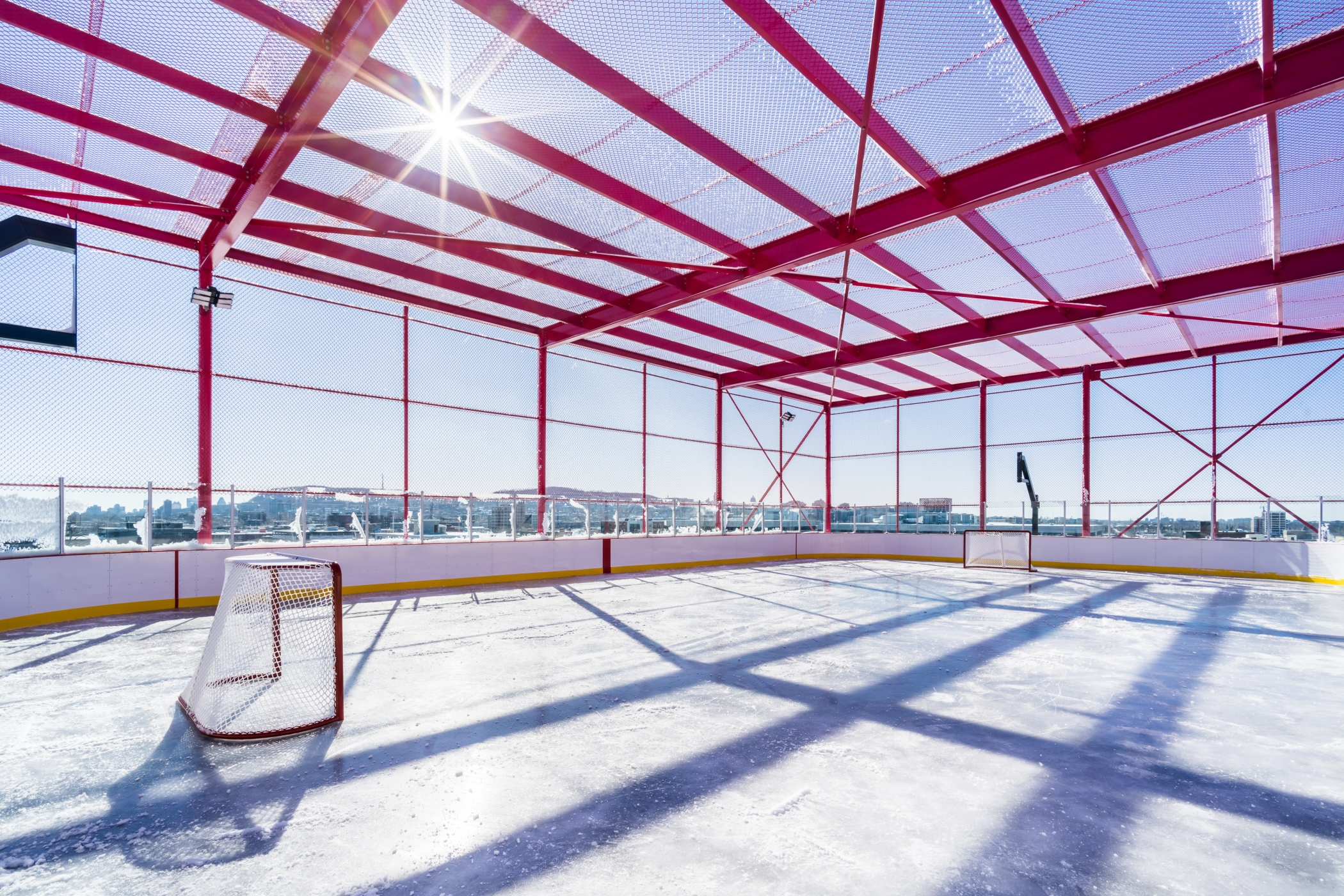 An outdoor hockey rink sits atop a building at the corner of Jean-Talon and Waverly. (Fabrik8)