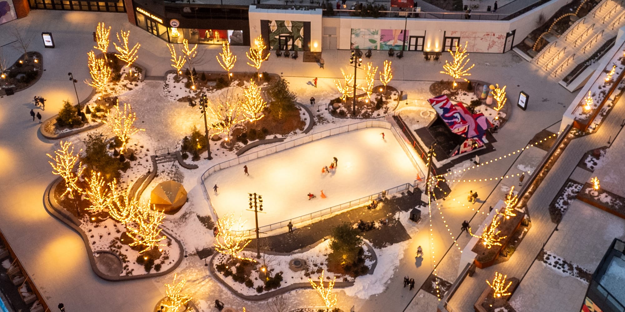 ROYALMOUNT's holiday calendar is stacked with shows and activities