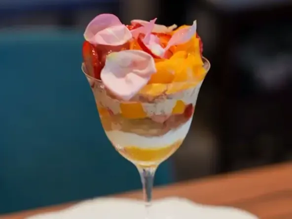 「ゴ・エ・ミヨ」パティシエ賞の〆パフェ付き。 表参道の隠れ家で味わう、至福のディナーコース