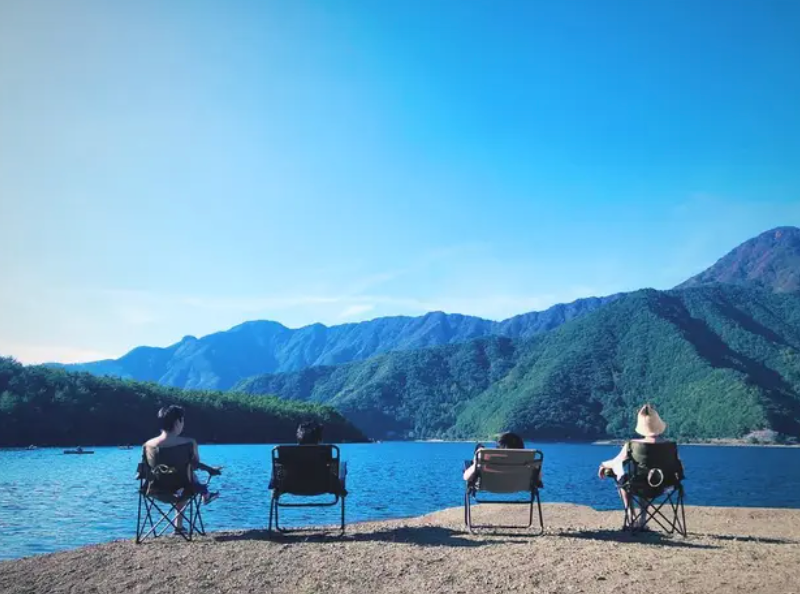 富士山の絶景に包まれてととのう。西湖のほとり・手ぶらで楽しむテントサウナ