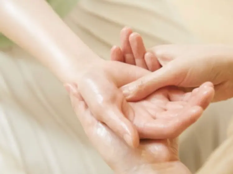 極上ハンドスパとケアで、手元に贅沢なひとときを。普段ネイルをしない方にも