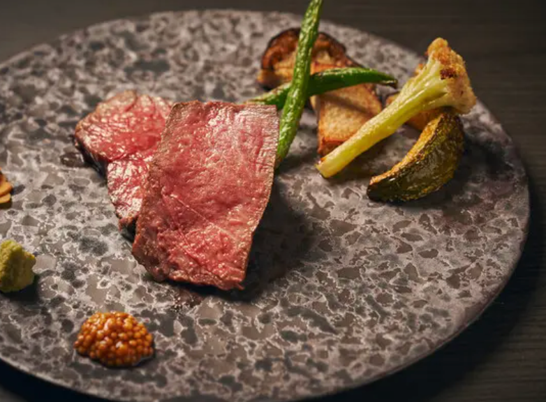 赤坂の隠れ家で味わう、希少部位A5特選シャトーブリアンと旬の美食が織りなす贅沢ディナー体験