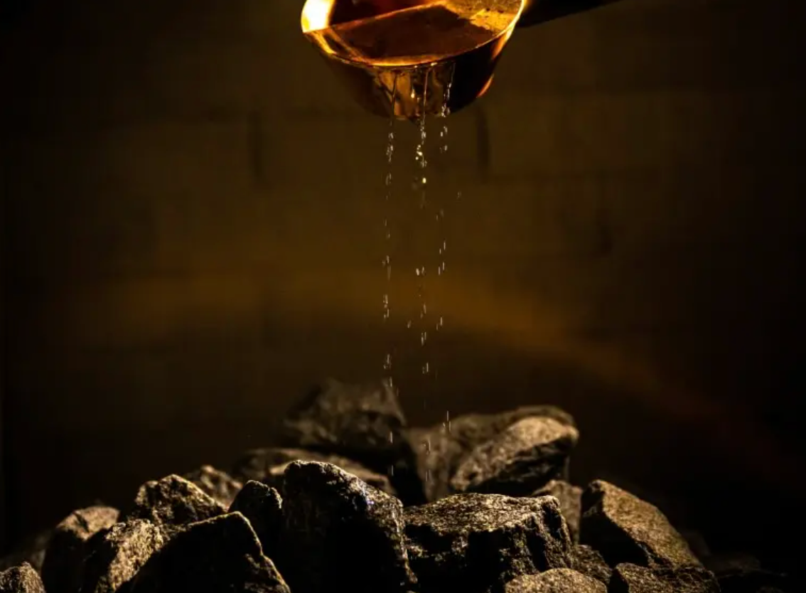 アチアチ生姜サウナとキンキン水風呂で、仲間2人、整いの境地へ