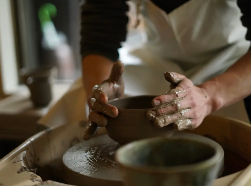 ろくろを回す。こころが整う。伊豆高原の麓で、陶芸リトリート