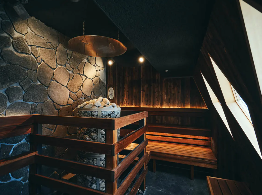 【男性限定】天国に一番近いサウナ「天空のアジト マルシンスパ」で、“ととのう”を超えるウィスキング体験