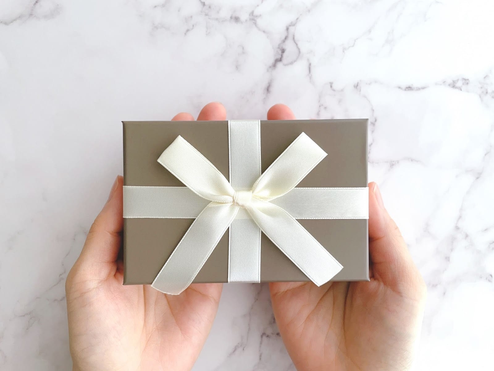 男性がもらって困らないプレゼントを贈ろう！