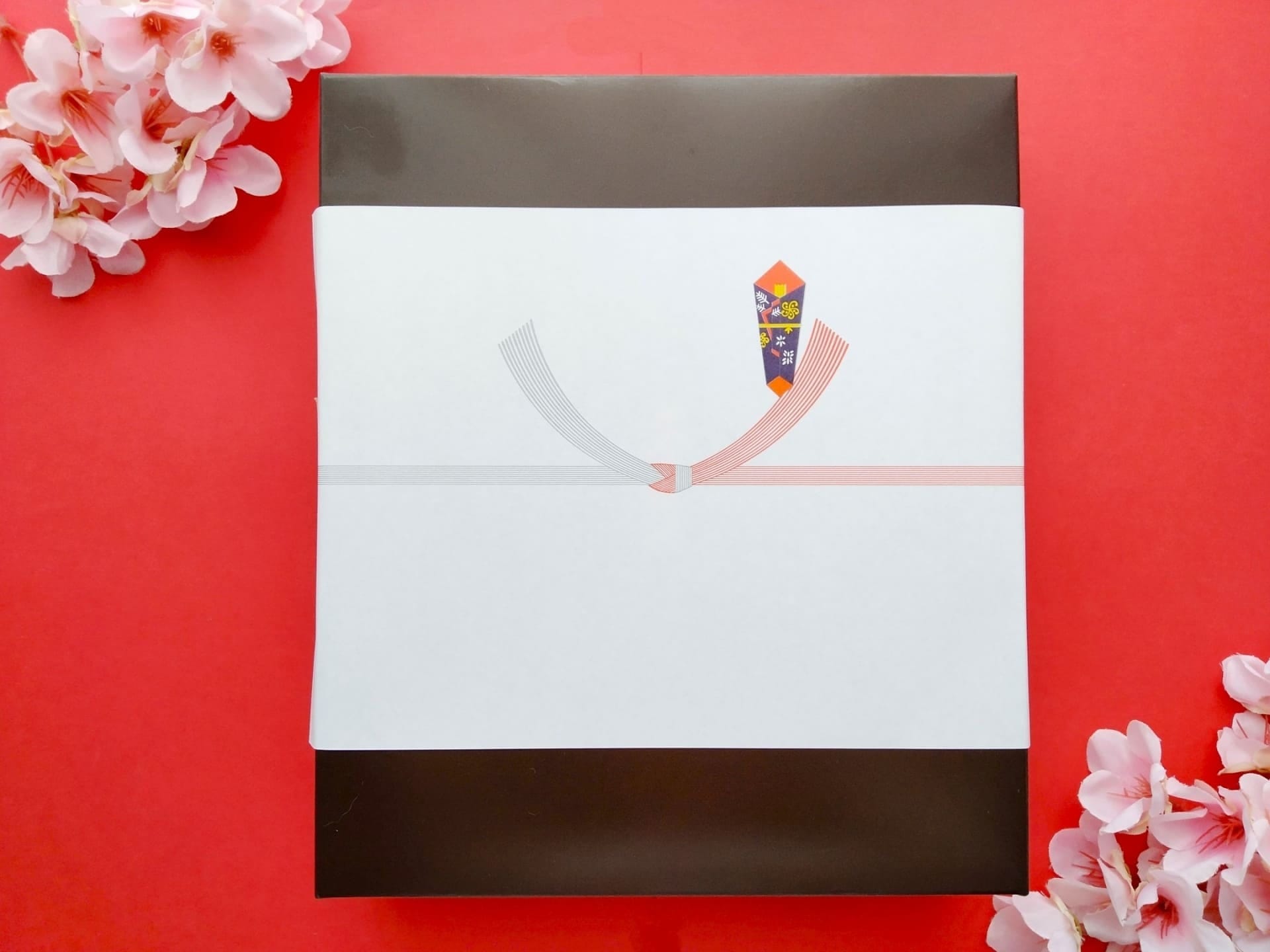 熨斗紙を添えた結婚祝い