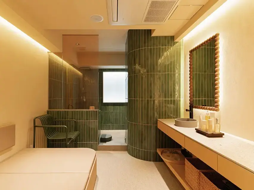 【平日ペア】新大久保で、距離が近づくととのい。ホテルサウナにザブーン！