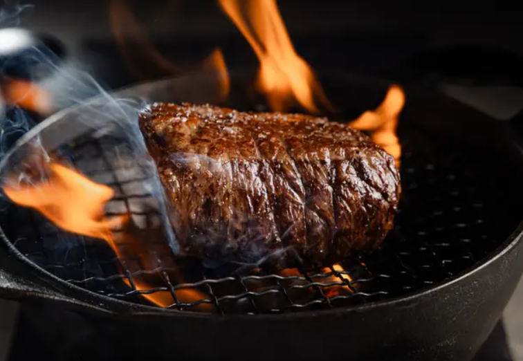 大人の肉時間は、東麻布17時が狙い目。 パリ星付き店出身シェフが贈る、黒毛和牛コース（フリーフロー付）