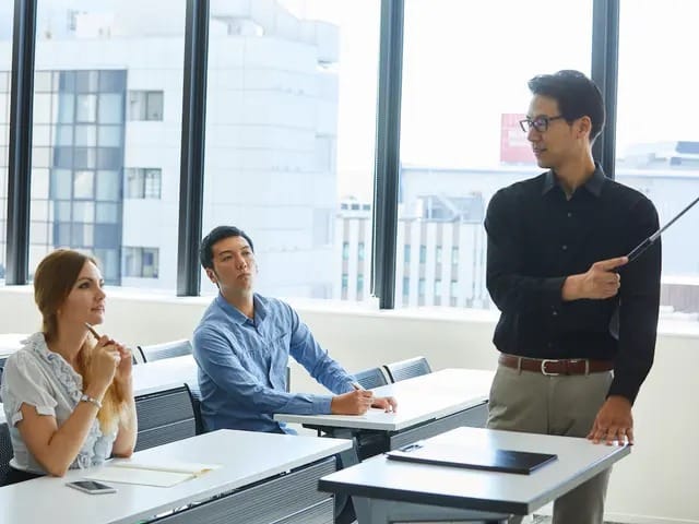 大人の人生を変えるマンツーマン英語講座。自由が丘で、13億人と話せる自分へ（税込 5,999円〜）