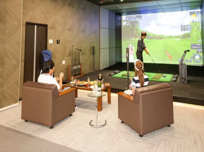 パーティー気分でゴルフを楽しむ！インドアゴルフのVIPルーム体験（飲食券付）（税込 33,000円）