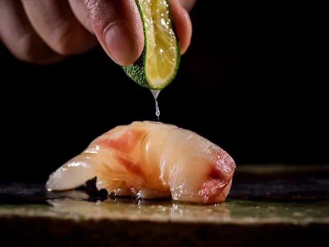 【ペア】表参道の路地裏で、“醤油皿のない”絶品sushiランチ(税込 15,000円)