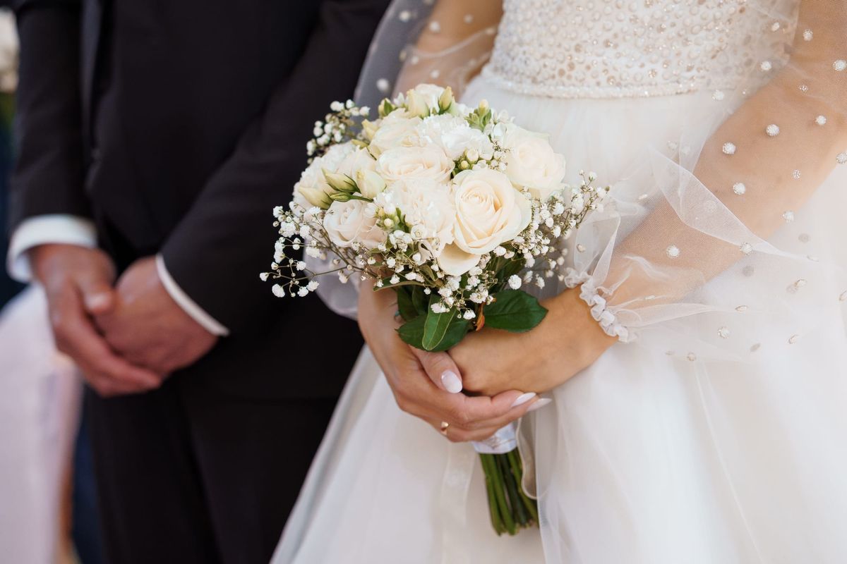 先輩への結婚祝いプレゼント16選！相場・マナー・メッセージ例も解説