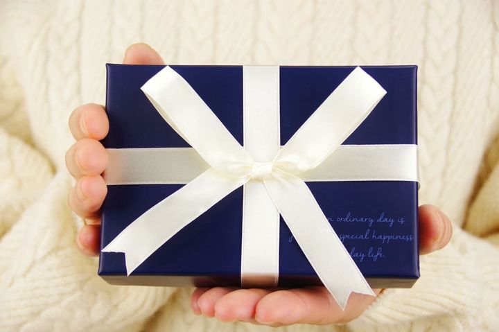 付き合いたての彼氏に贈る誕生日プレゼント！年代別の選び方や予算を解説