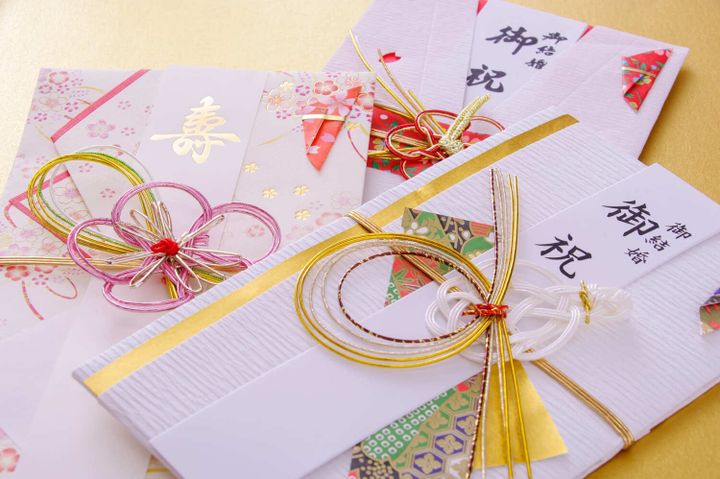 結婚のご祝儀をつつむ祝儀袋