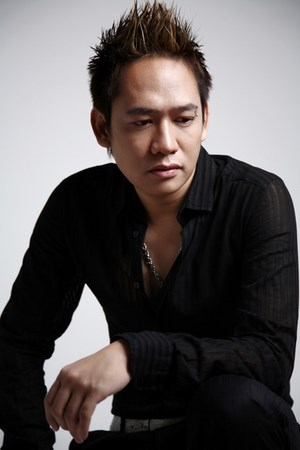 tai-hinh-nen-ca-si-duy-manh-2