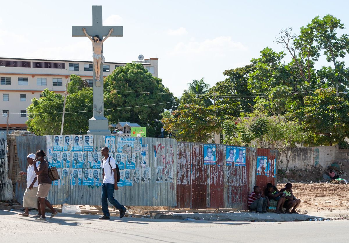 Um ano depois do chão abrir