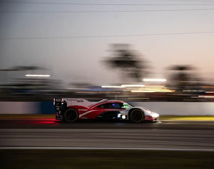 SEBRING: BMW on pole but Porsche top long runs