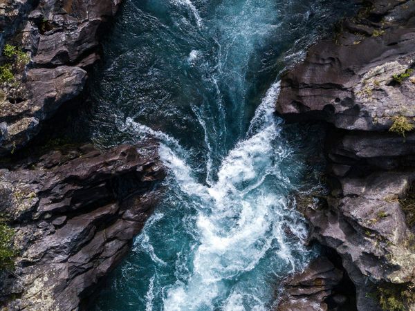 Riviere en Klippe – God lei ons deur dodelike waters heen.