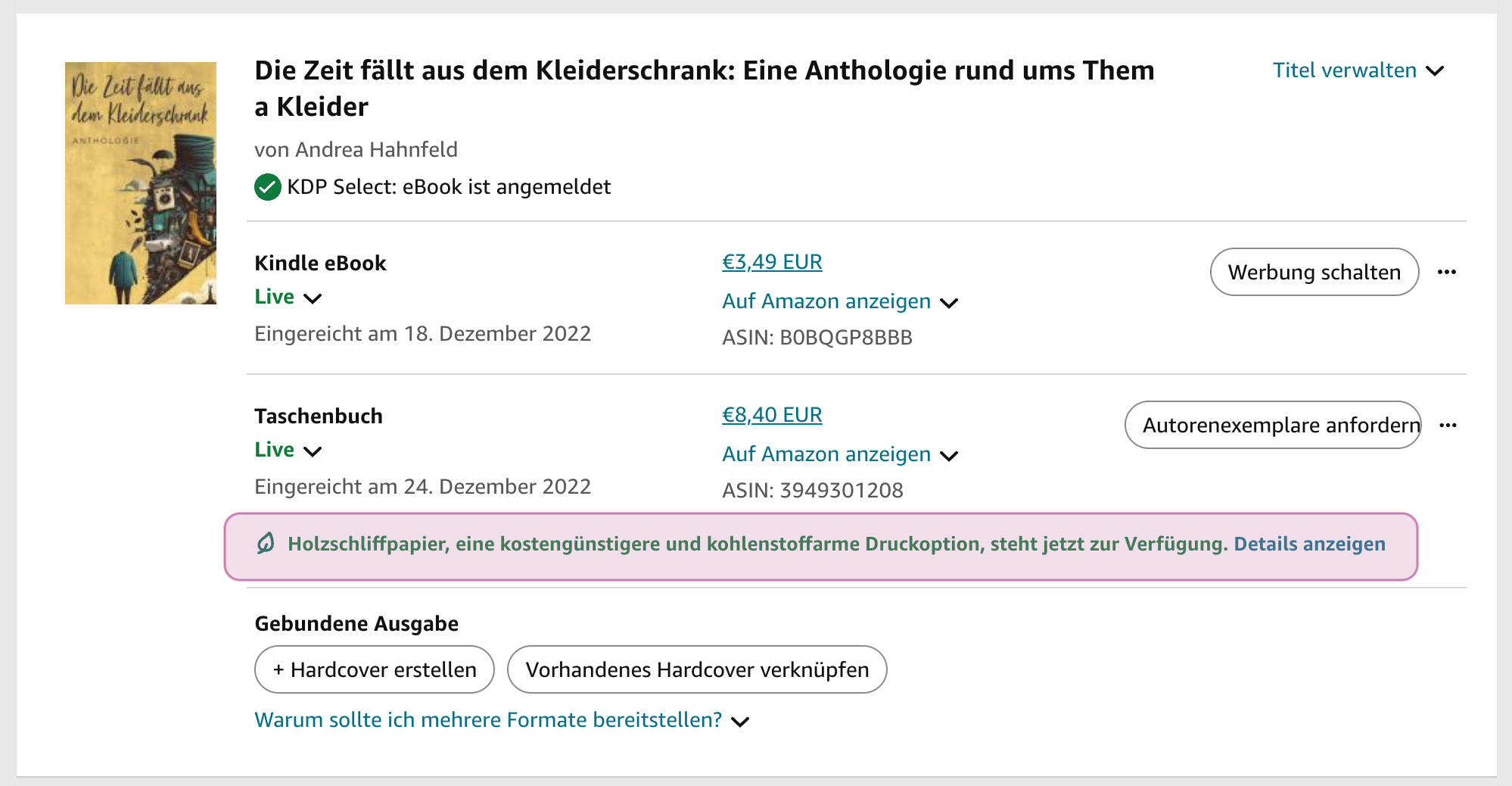 Bei geeigneten Büchern siehst du in deinem Bücherregal ein grünes Banner, das mit einem Blattsymbol gekennzeichnet ist. – Bildschirmfoto des Bücherregals mit einer Markierung auf der Holzschliff-Papier-Option