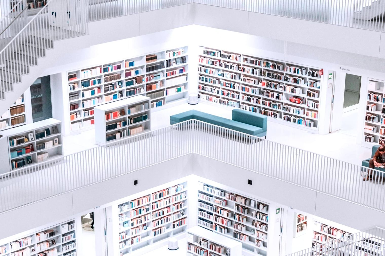 So recherchierst du Konkurrenz-Bücher: 3 Methoden von kostenlos bis teuer