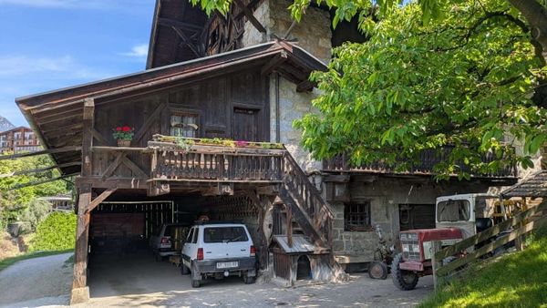 Mission Hundehütte: Unser Handy-Abenteuer am Maiser Waalweg