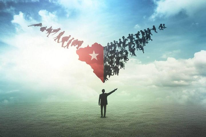 Image of people divided between freedom and communitarianism