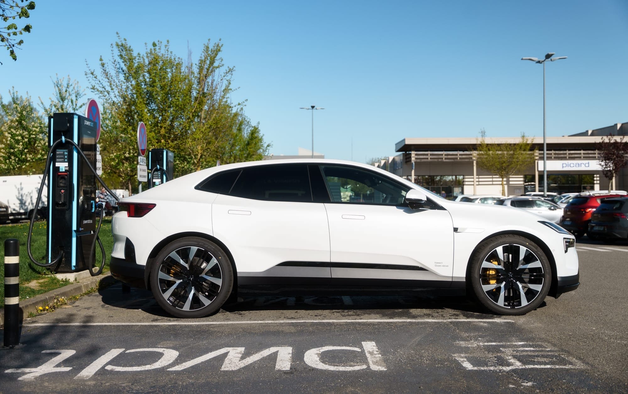 Powerdot e Octopus Energy lançam plano com carregamento ilimitado para veículos elétricos